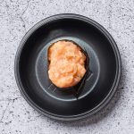 Gunkan med lakstatat nigiri