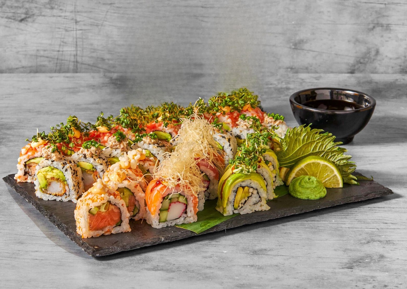 45406466_samitos sushi sushito_Food_deluxe_roll_menu - Edited copy Delux Roll Menu 28 stk. - Billede 1